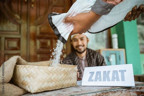 How zakat is helping Muslims facing poverty in UK.